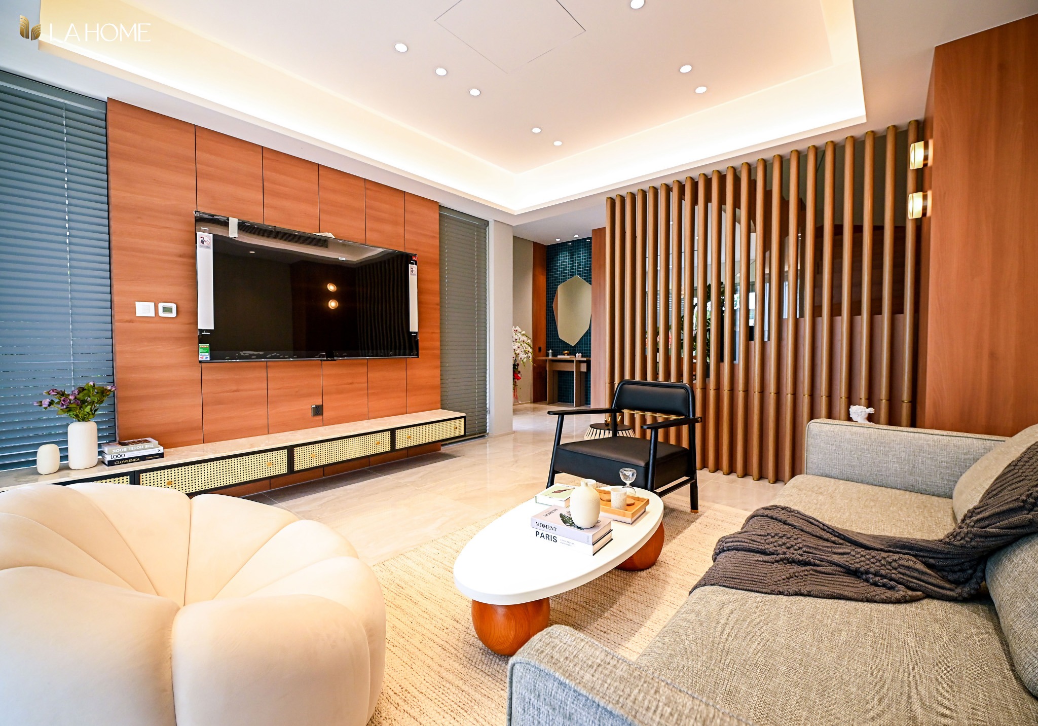 nhà mẫu biệt thự ven kênh Khu đô thị sinh thái LA Home Bến Lức Long An